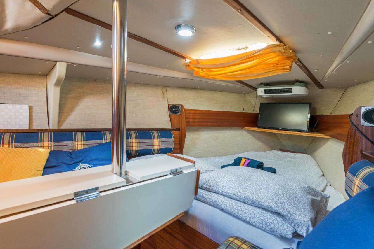 Pequeno Velero En Port Forum Ideal Para Backpackers Sant Adria de Besos Exterior foto