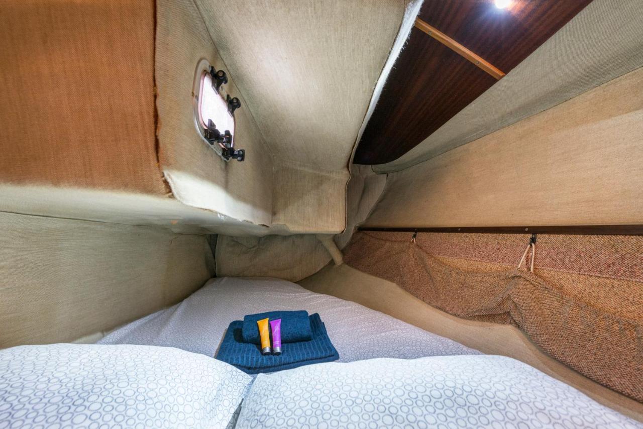 Pequeno Velero En Port Forum Ideal Para Backpackers Sant Adria de Besos Exterior foto